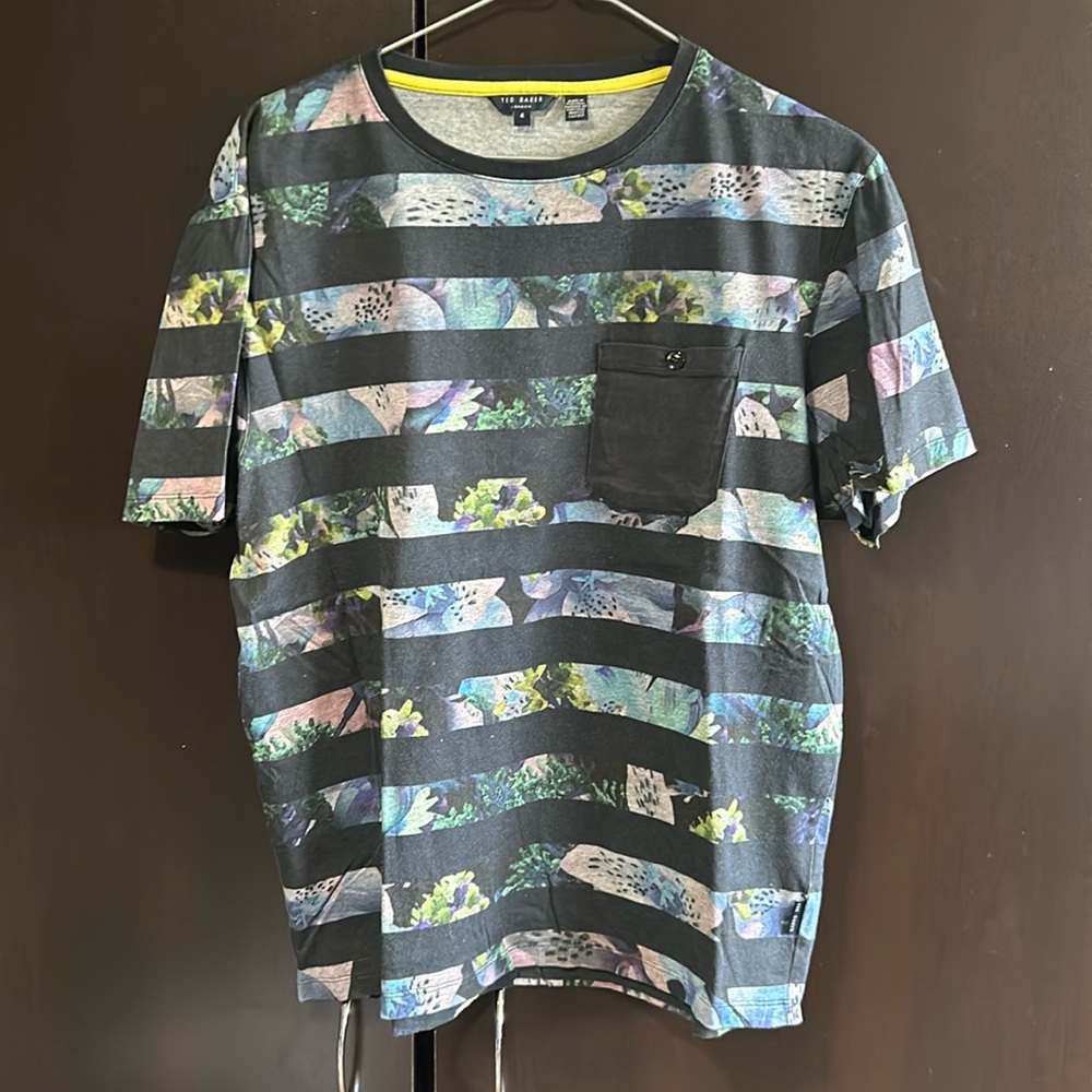 Ted Baker Men’s Tshirt small